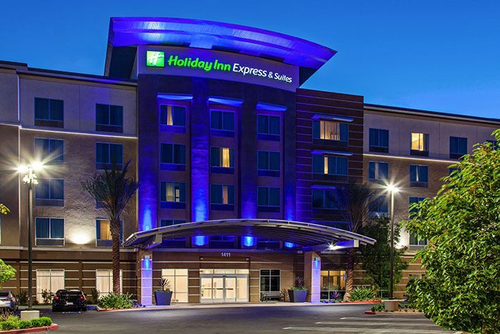 Holiday Inn Express & Suites Anaheim West